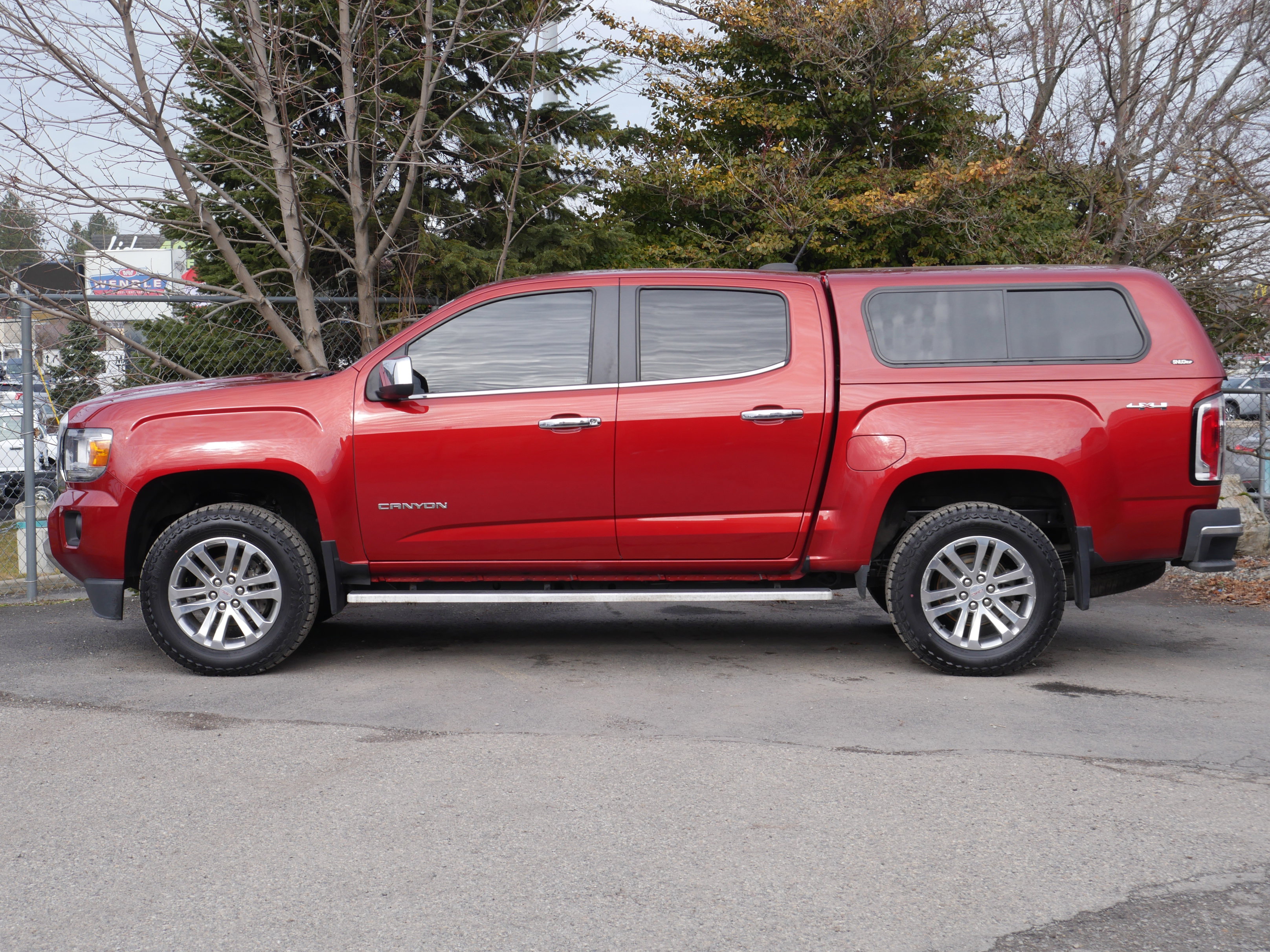 Used 2015 GMC Canyon SLT image 14