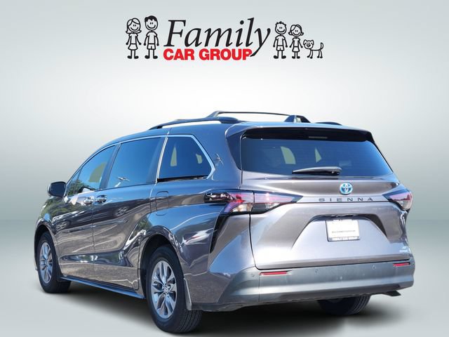 Certified 2023 Toyota Sienna XLE FWD image 3