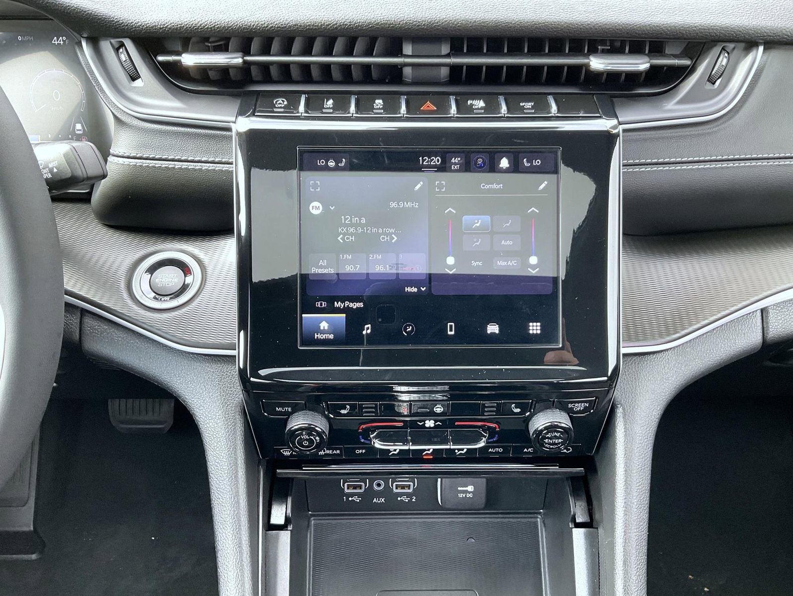 Used 2024 Jeep Grand Cherokee Altitude image 13