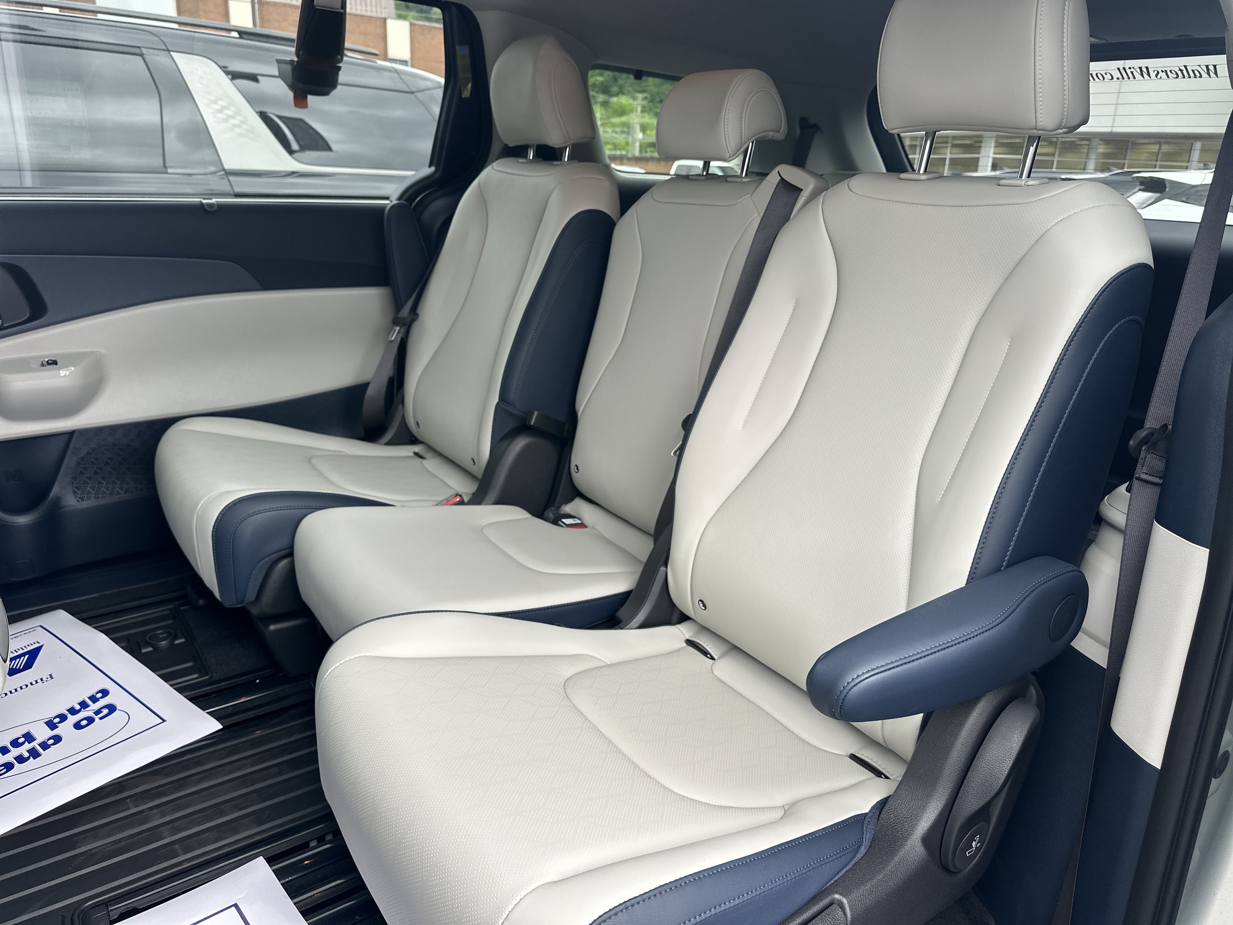 New 2026 Kia Carnival EX FWD image 12