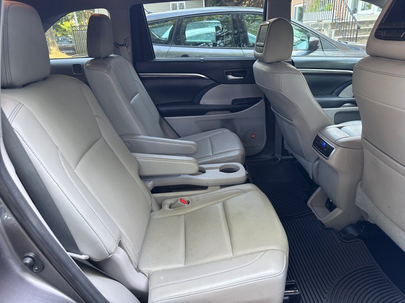 Used 2015 Toyota Highlander Limited AWD/4WD image 31