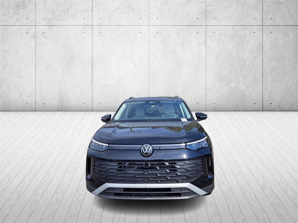 New 2025 Volkswagen Tiguan SE image 2