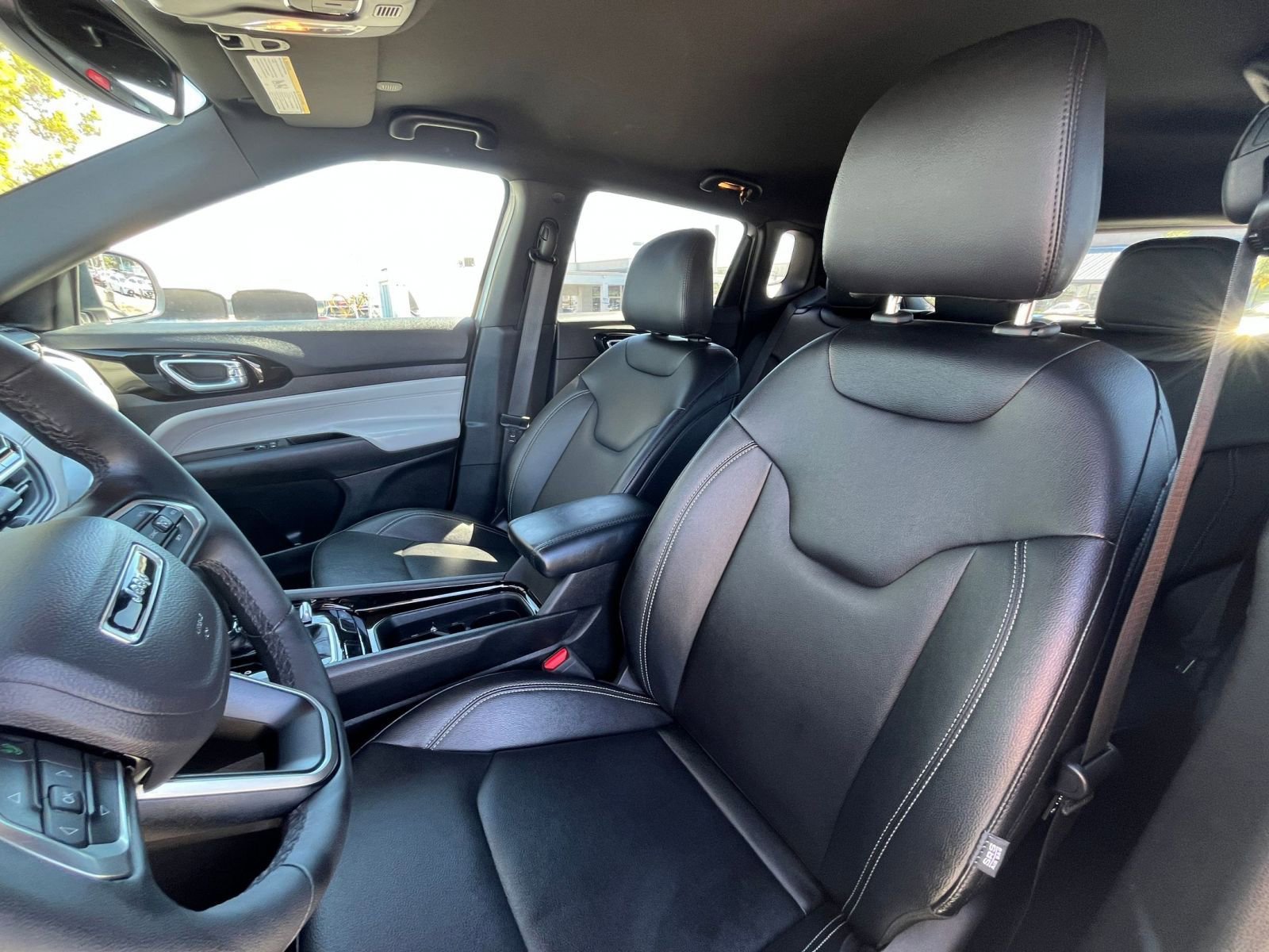 Used 2025 Jeep Compass Limited image 28