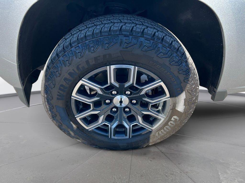 Used 2023 Chevrolet Colorado Z71 w/ Z71 Convenience Package 2 image 12