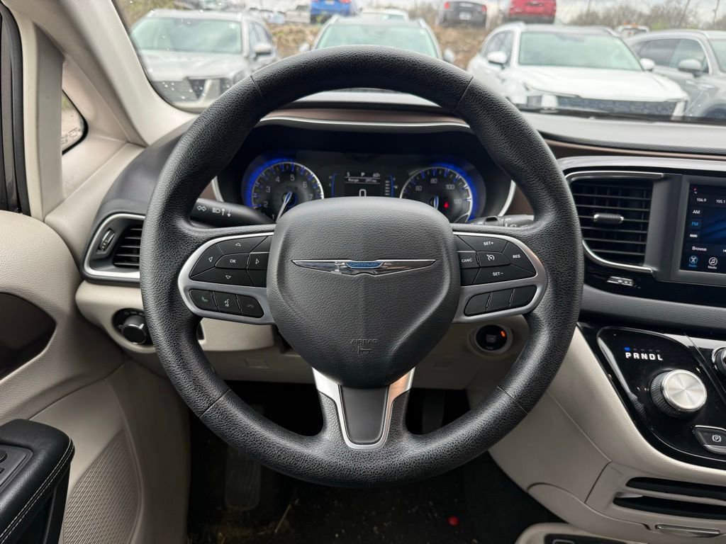 Used 2020 Chrysler Voyager Lxi image 18