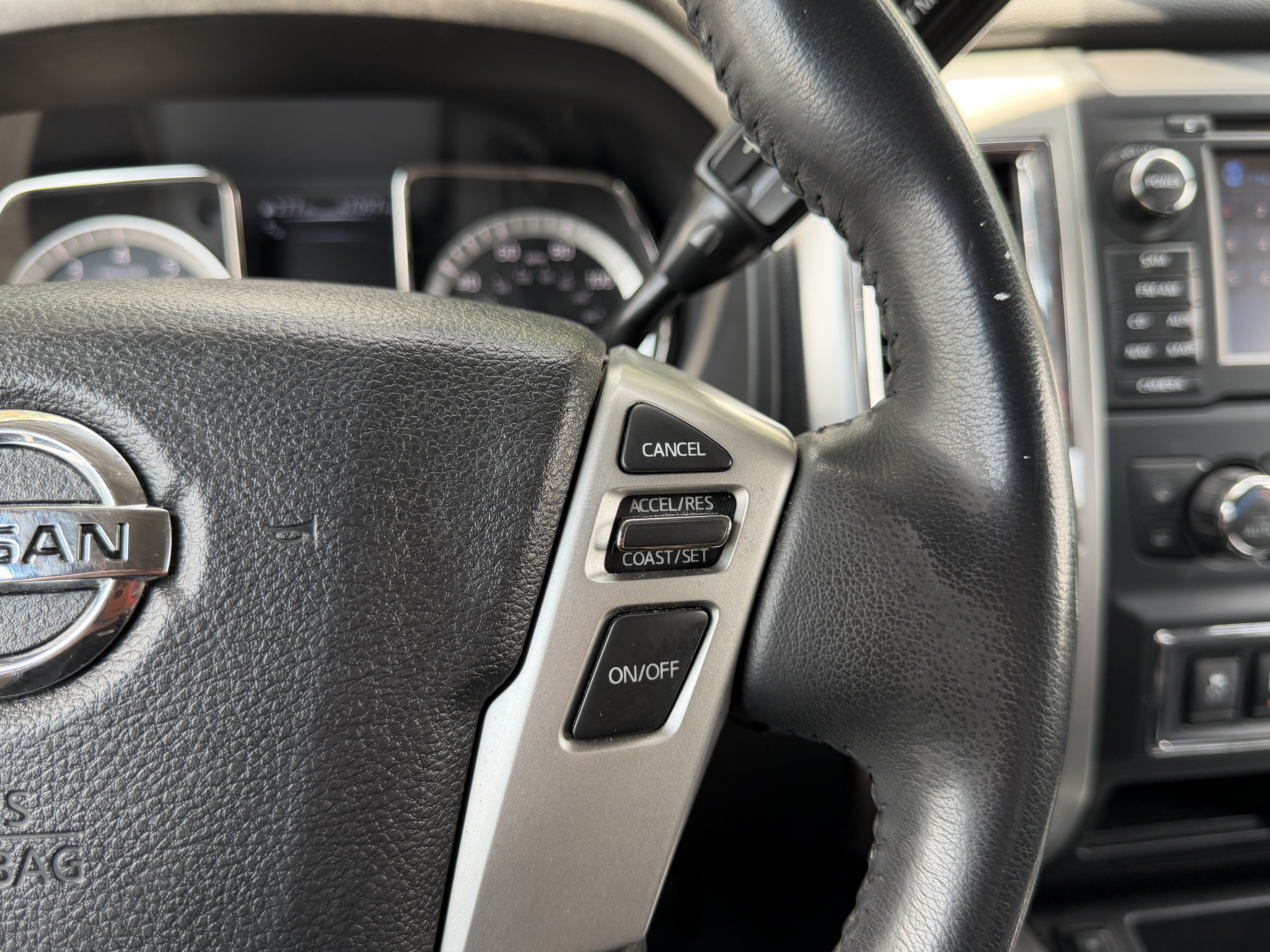 Used 2017 Nissan Titan SV RWD image 18