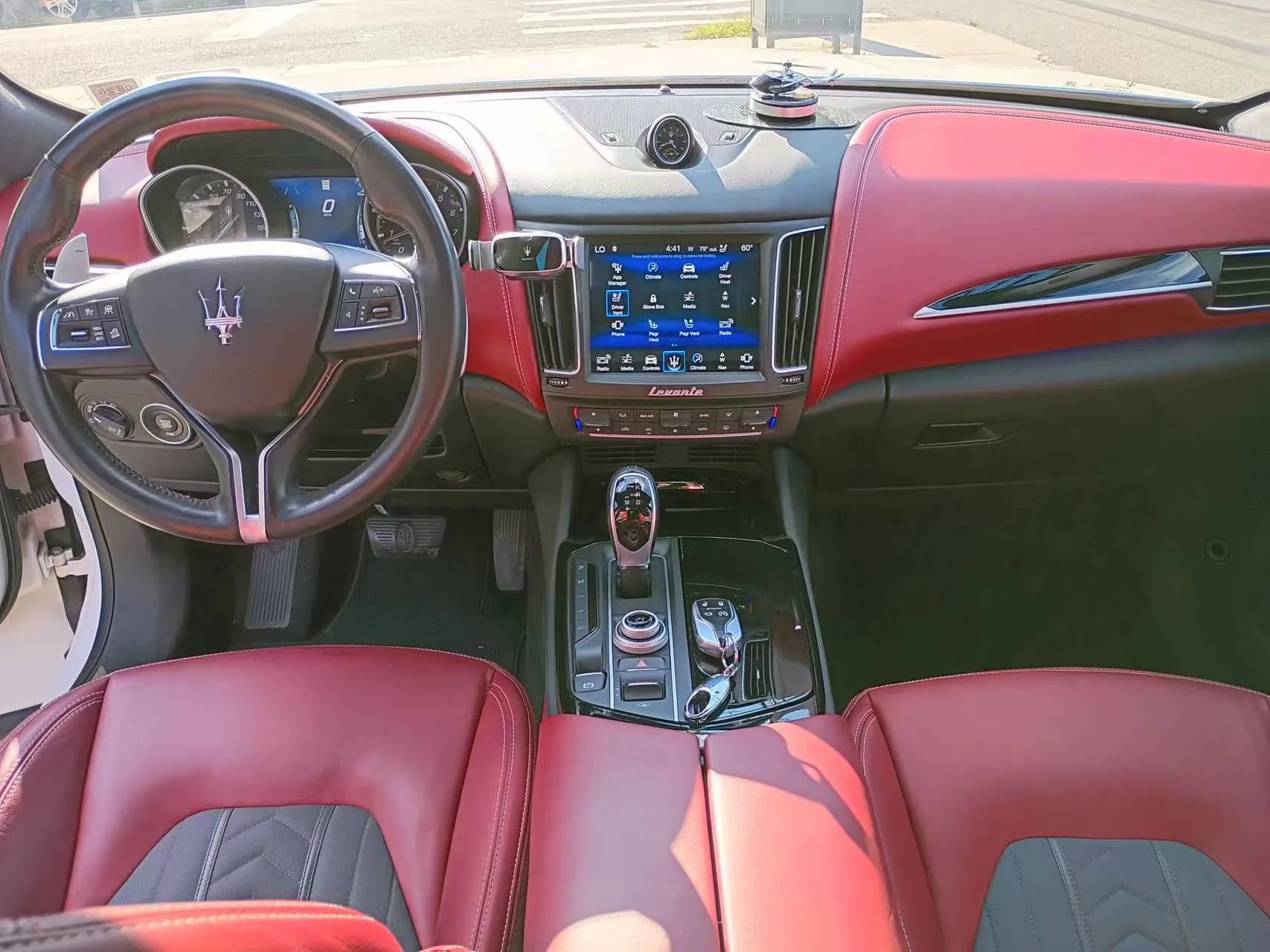 Used 2018 Maserati Levante GranLusso AWD/4WD image 14