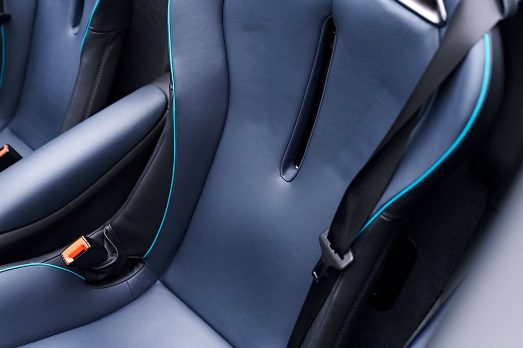 Used 2025 McLaren Artura Spider RWD image 21