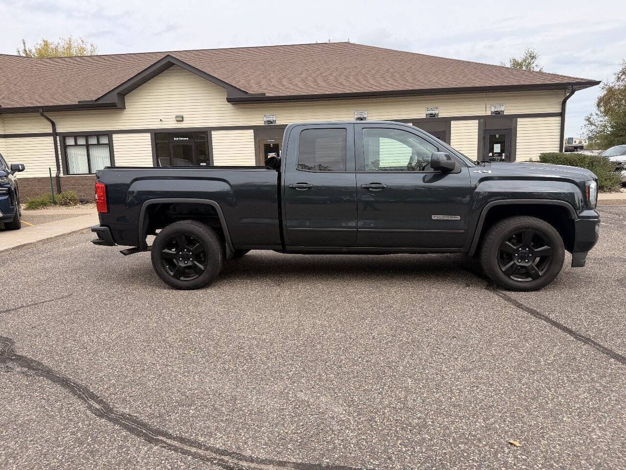 Used 2019 GMC Sierra 1500 Limited w/ Elevation Edition AWD/4WD image 6