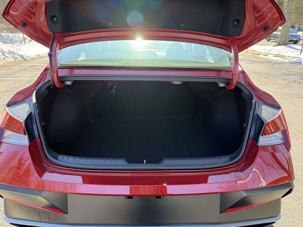 Used 2025 Hyundai Elantra Limited image 28