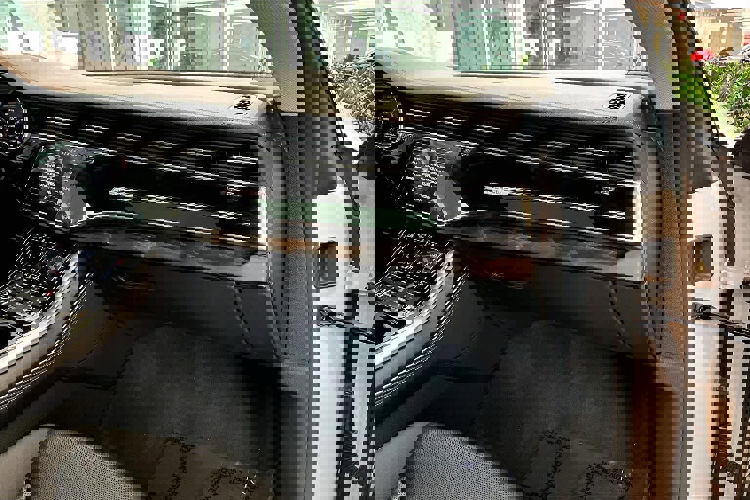 Used 2023 Audi Q8 Premium Plus w/ Premium Plus Package image 19