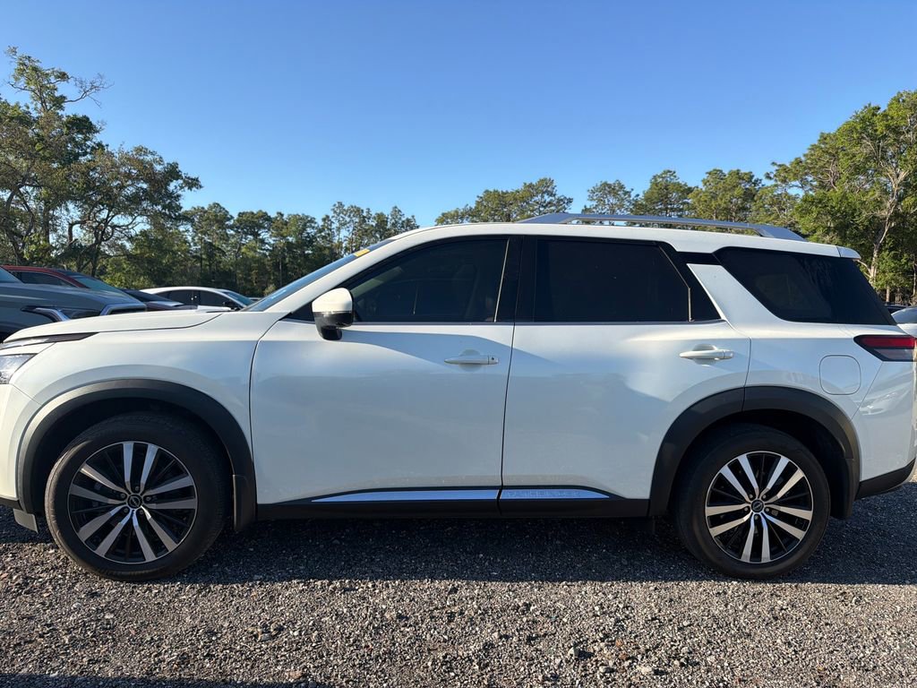 Used 2024 Nissan Pathfinder Platinum image 8