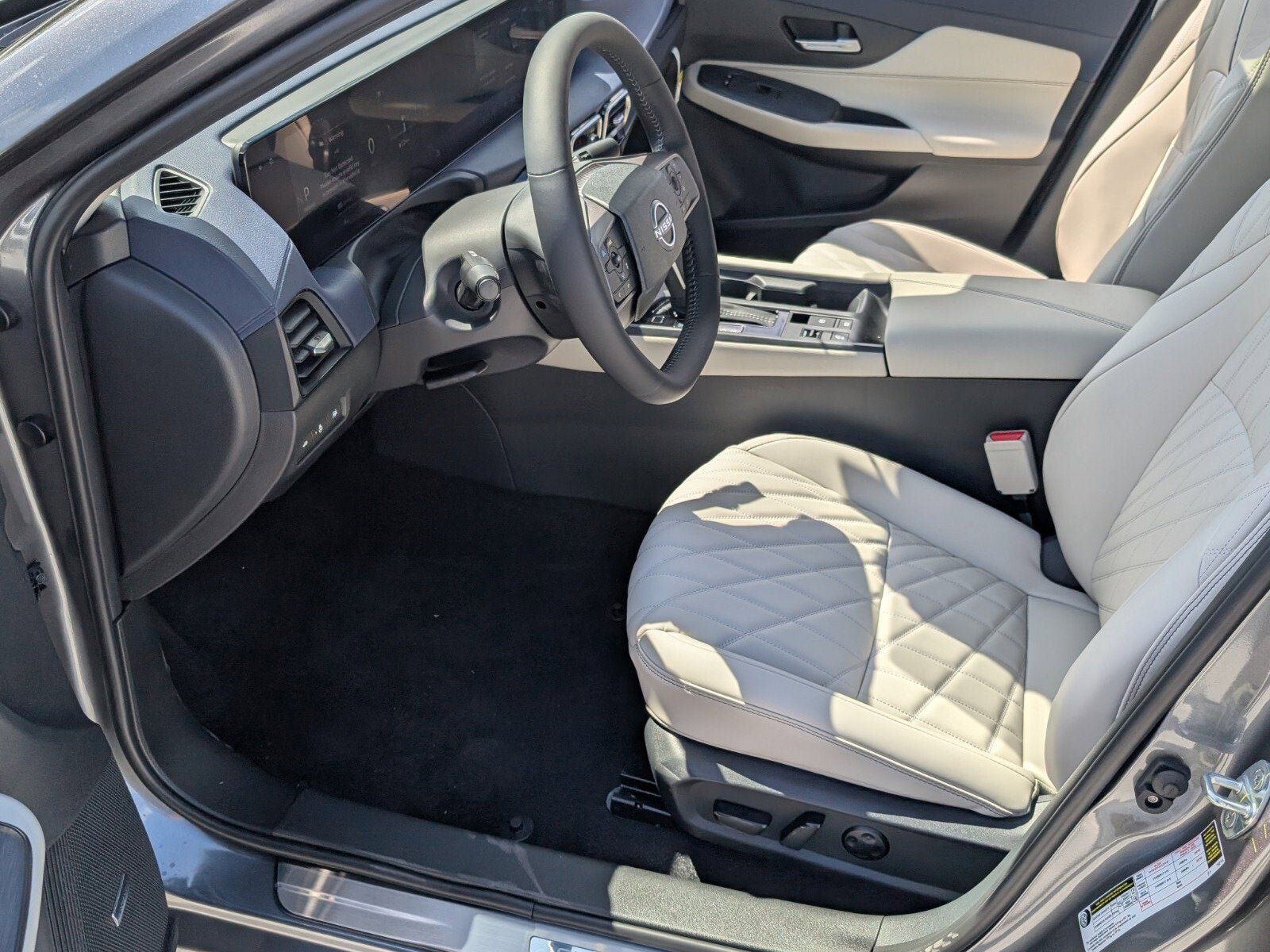New 2026 Nissan Sentra SL w/ Floor Mat Package FWD image 5
