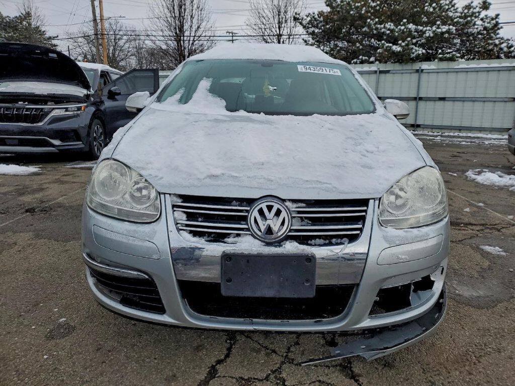 Used 2005 Volkswagen Jetta 2.5 FWD image 2