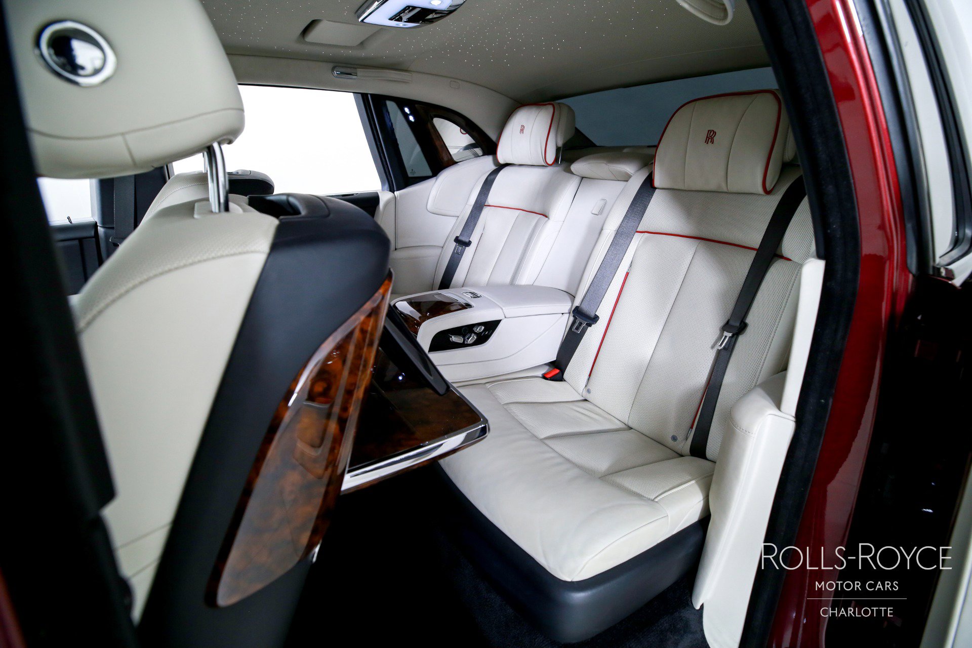 Used 2019 Rolls-Royce Phantom Sedan image 19