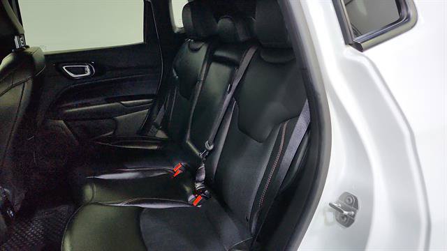 Used 2025 Jeep Compass Trailhawk AWD/4WD image 21