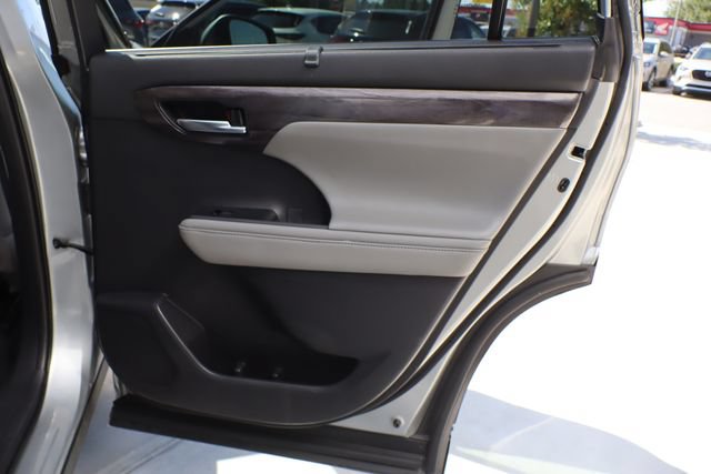 Used 2020 Toyota Highlander Limited FWD image 32