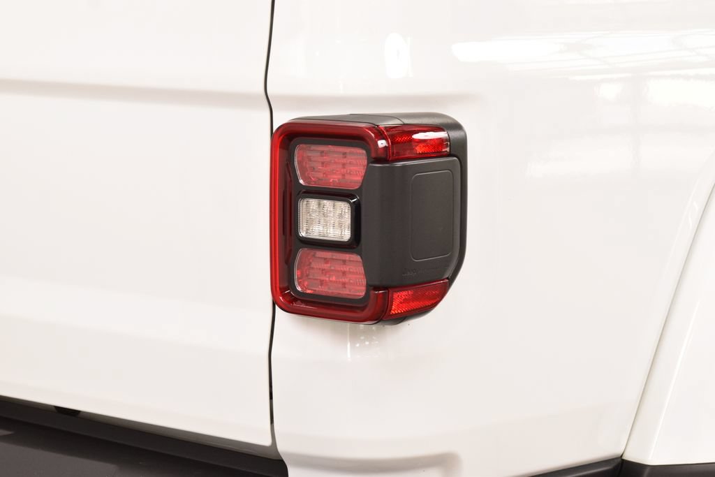Used 2025 Jeep Gladiator Mojave AWD/4WD image 26