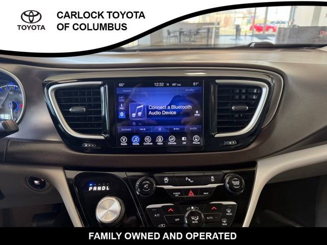 Used 2017 Chrysler Pacifica Touring-L image 30