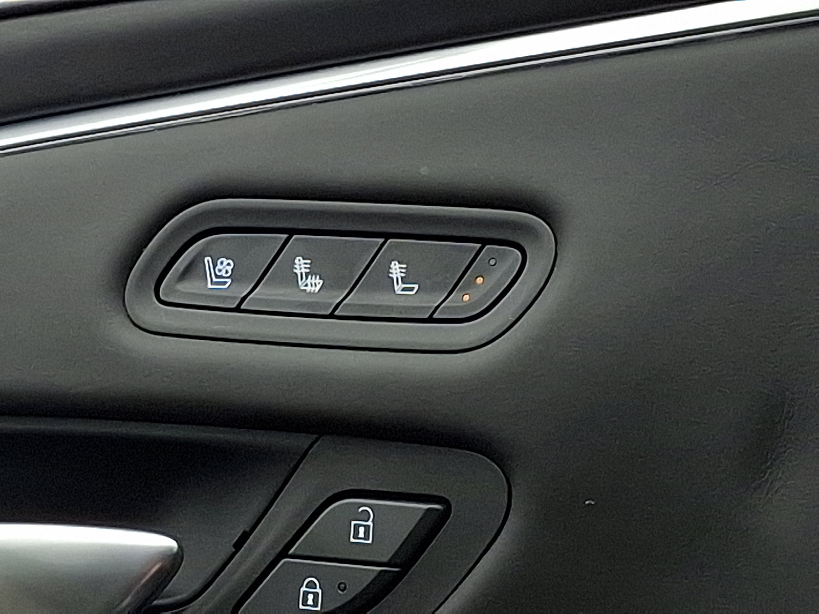 Certified 2022 Cadillac Escalade Sport Platinum w/ LPO, ONYX Package image 26