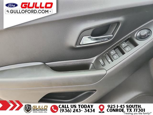 Used 2022 Chevrolet Trax LS w/ Tint and Cruise Package FWD image 18