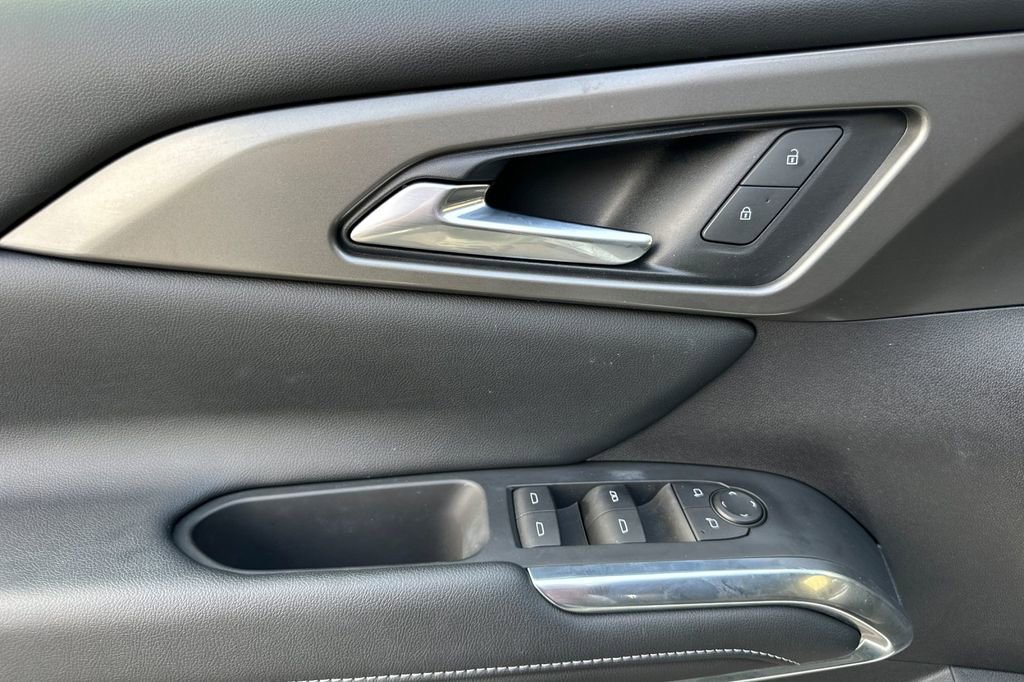 Used 2024 Chevrolet Traverse LT image 11