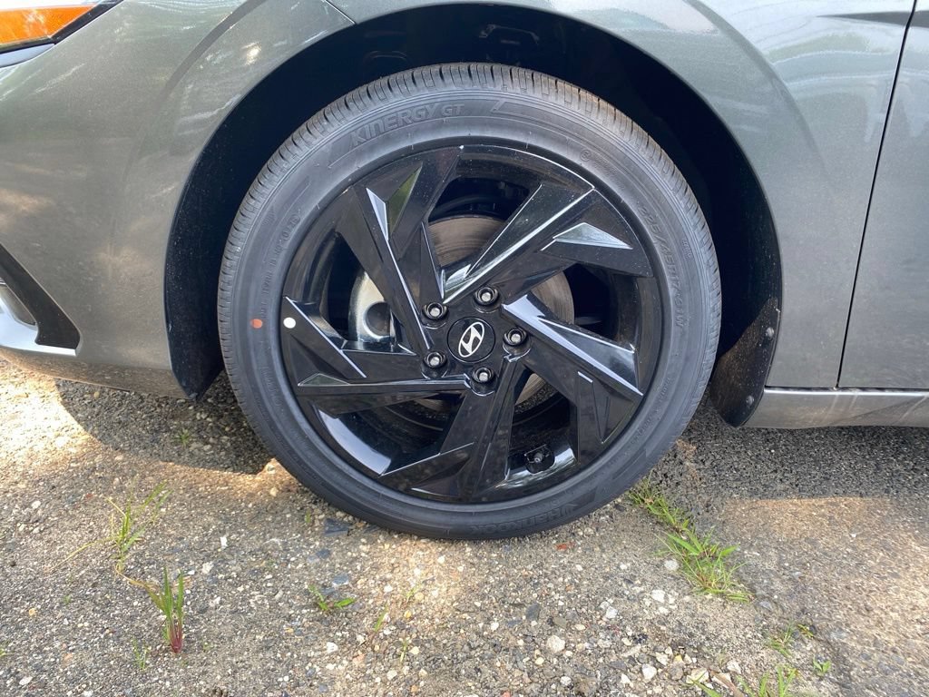 New 2026 Hyundai Elantra SEL Sport Premium FWD image 9
