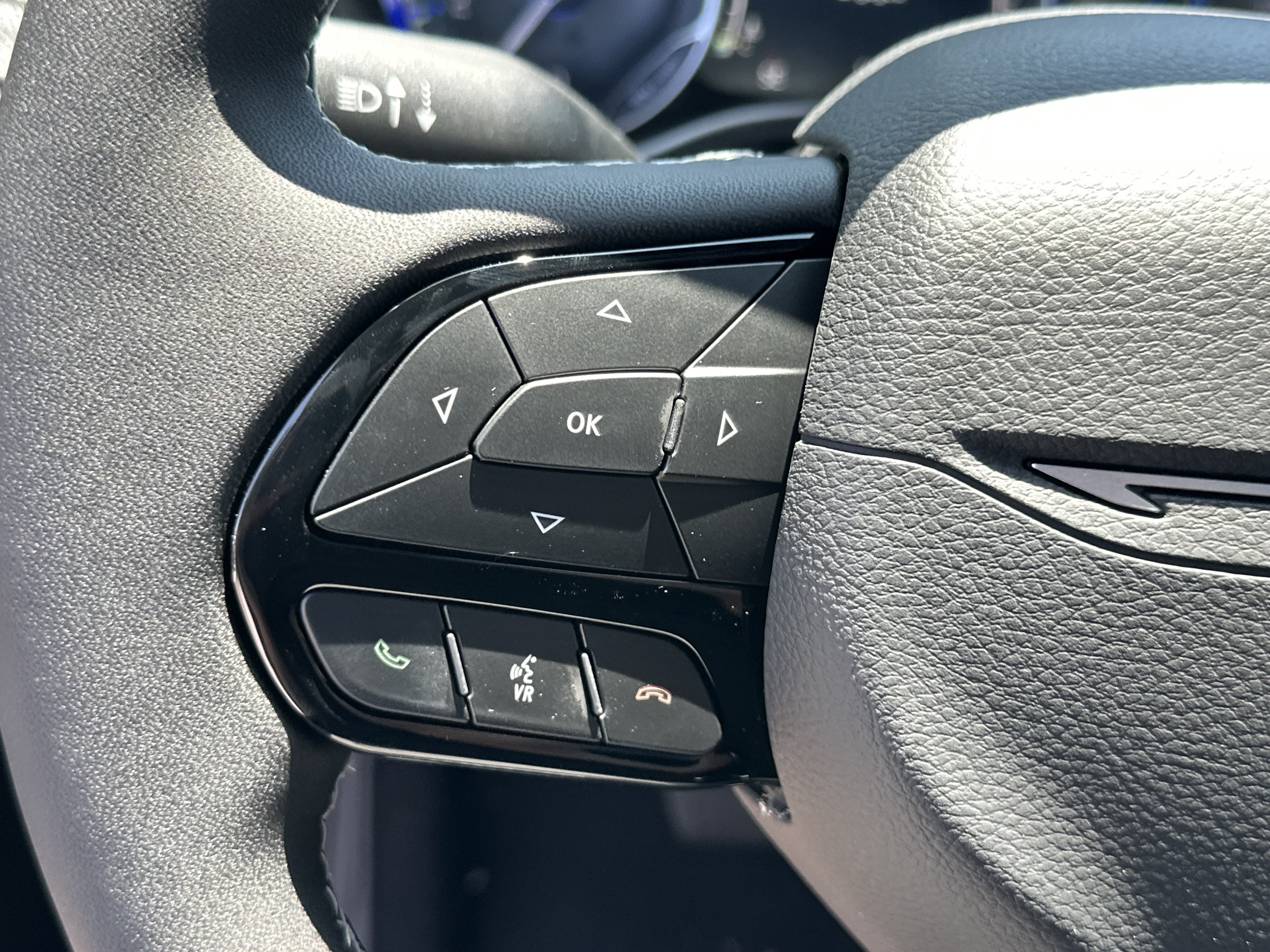 New 2027 Chrysler Pacifica Limited FWD image 11