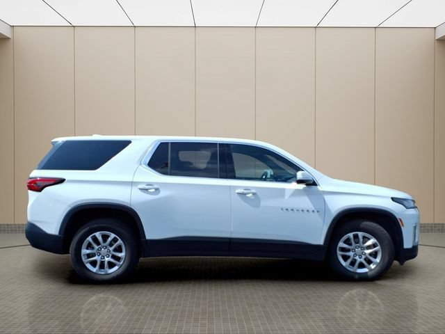 Used 2023 Chevrolet Traverse LS w/ Safety Package FWD image 5