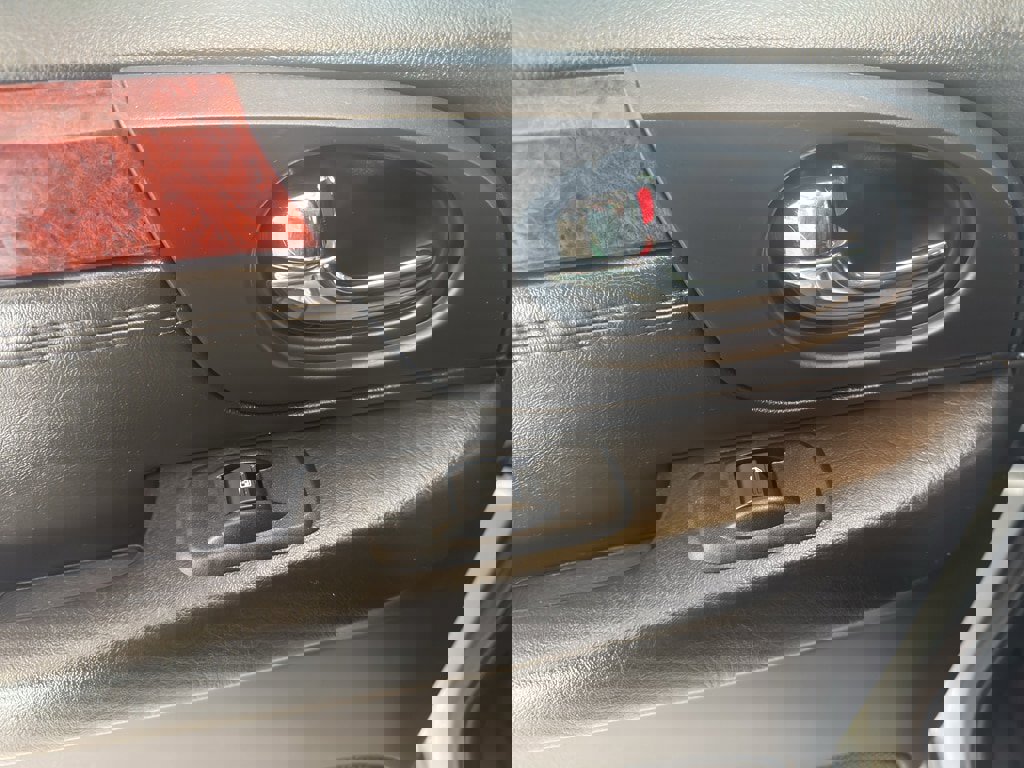 Used 2008 GMC Envoy SLT image 11