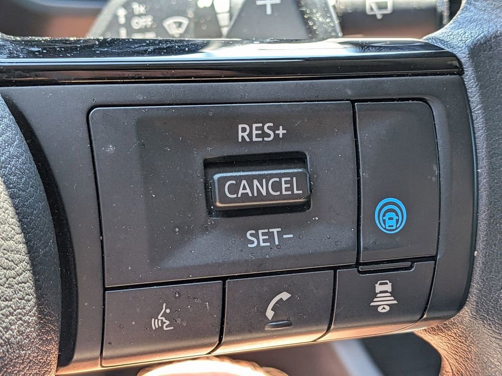 Used 2023 Nissan Rogue SV AWD/4WD image 14