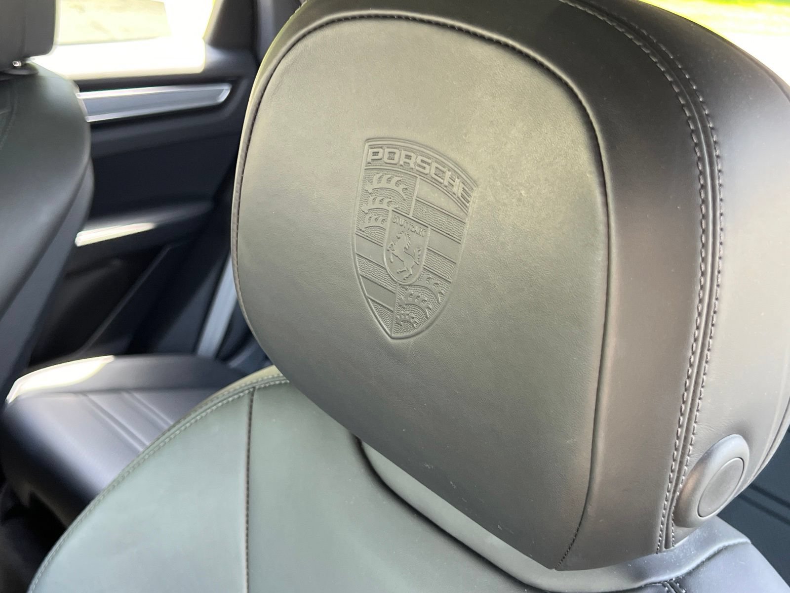 Certified 2022 Porsche Cayenne Platinum Edition AWD/4WD image 39