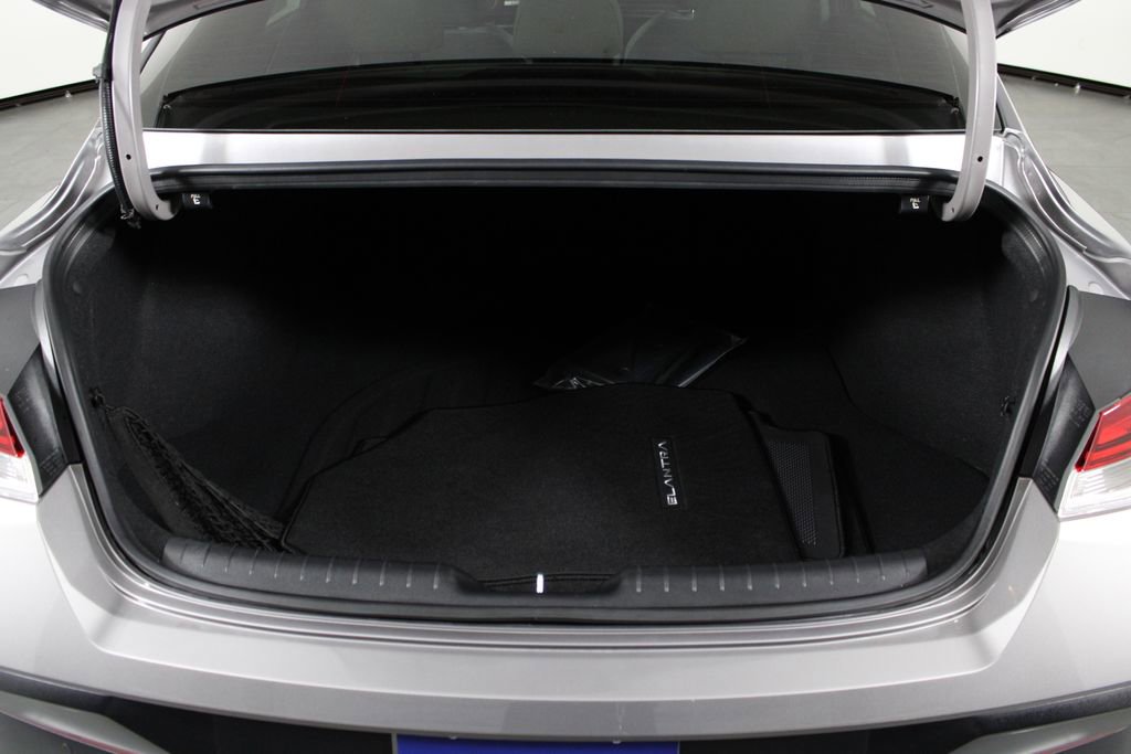Certified 2024 Hyundai Elantra Limited FWD image 18