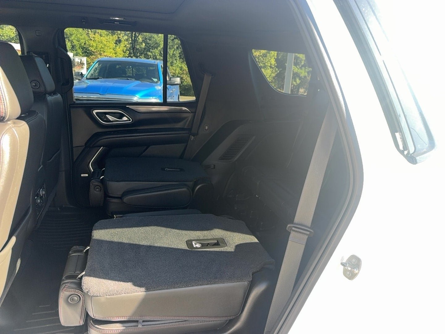Used 2021 Chevrolet Tahoe RST w/ Luxury Package AWD/4WD image 11