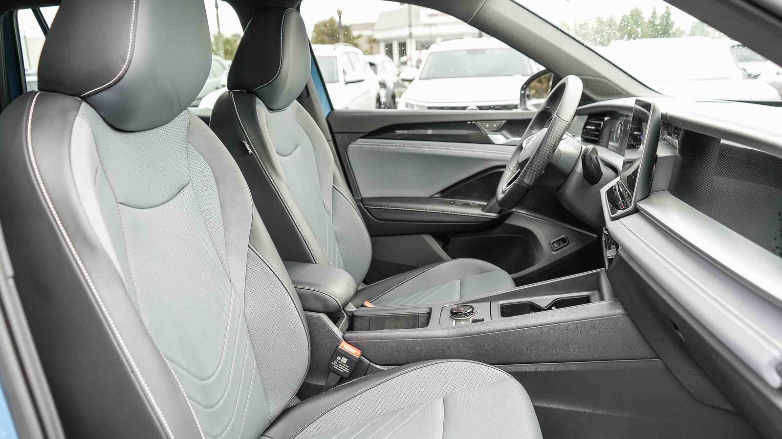 Used 2025 Volkswagen Tiguan SE R-Line image 16