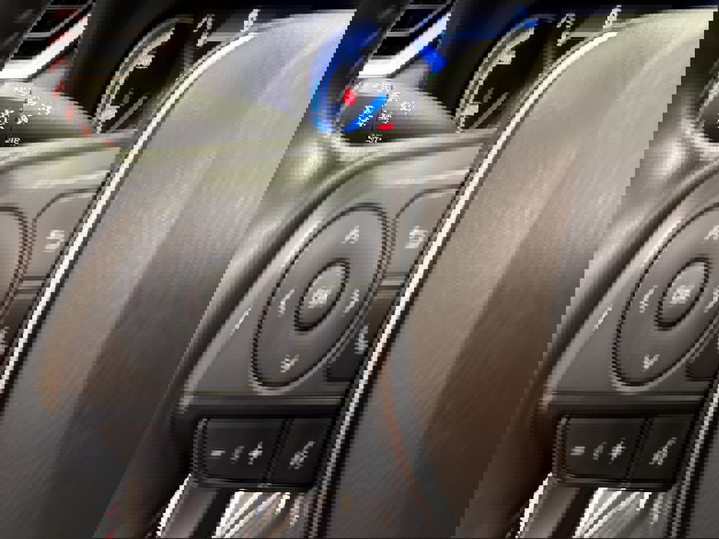 Used 2023 Toyota RAV4 SE w/ Weather & Moonroof Package image 33