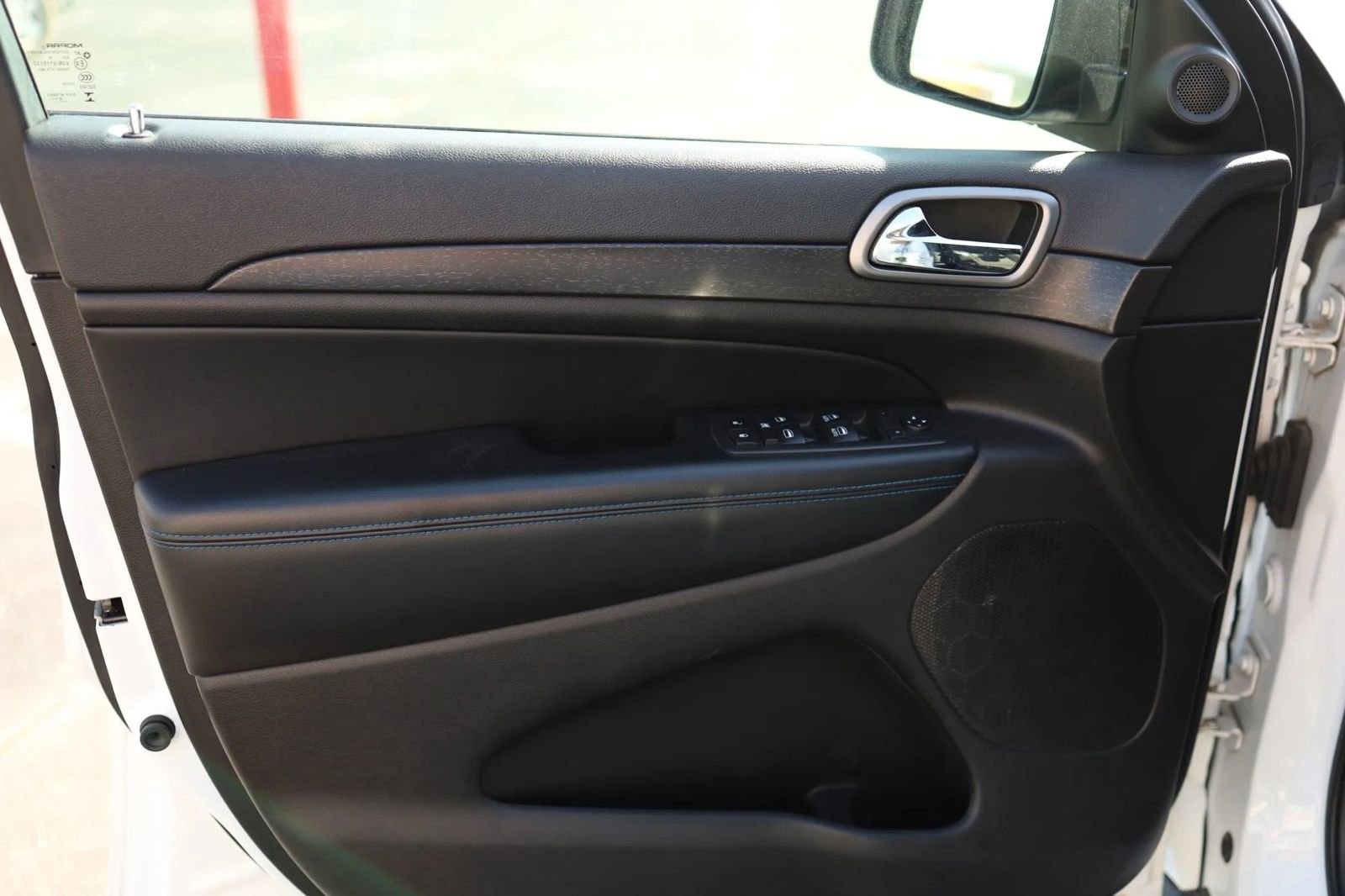 Used 2018 Jeep Grand Cherokee Laredo image 9