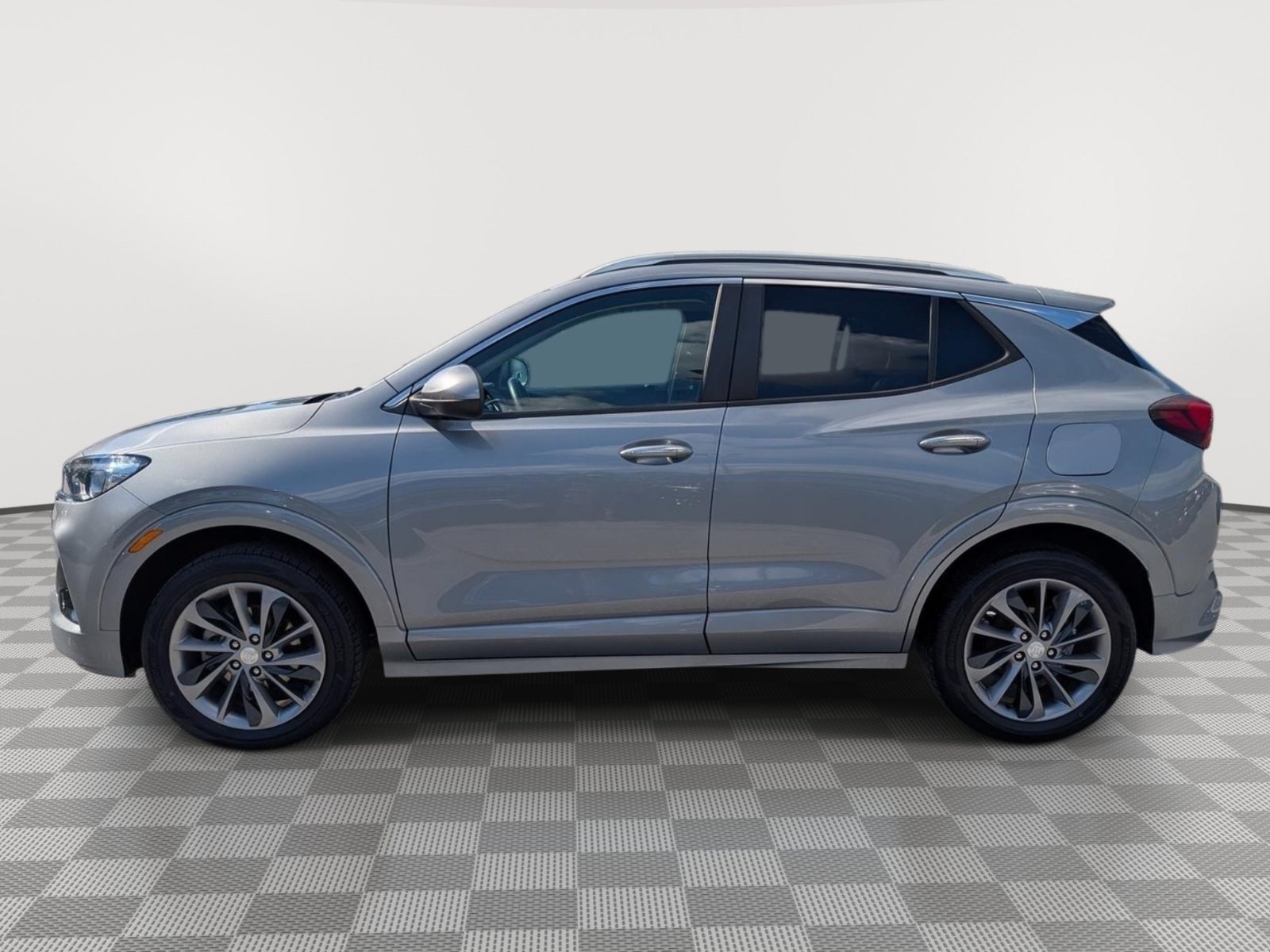 Used 2023 Buick Encore GX Select w/ Sport Touring Package AWD/4WD image 2