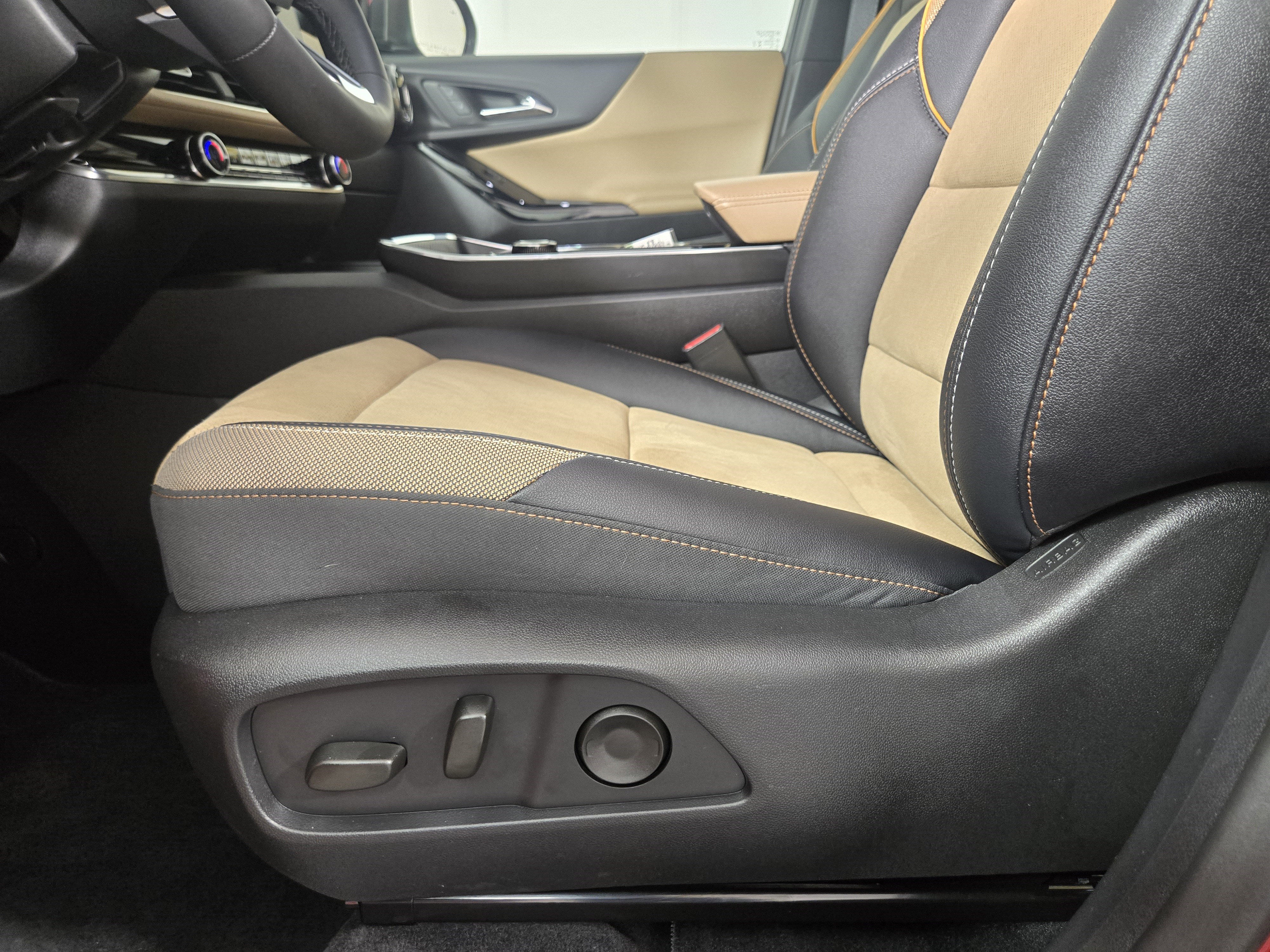 Certified 2026 Chevrolet Equinox ACTIV w/ Convenience Package III FWD image 30