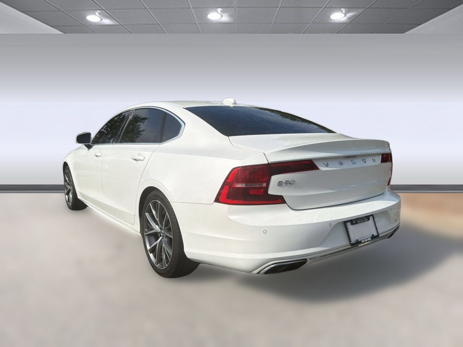 Used 2019 Volvo S90 T5 Momentum FWD image 3