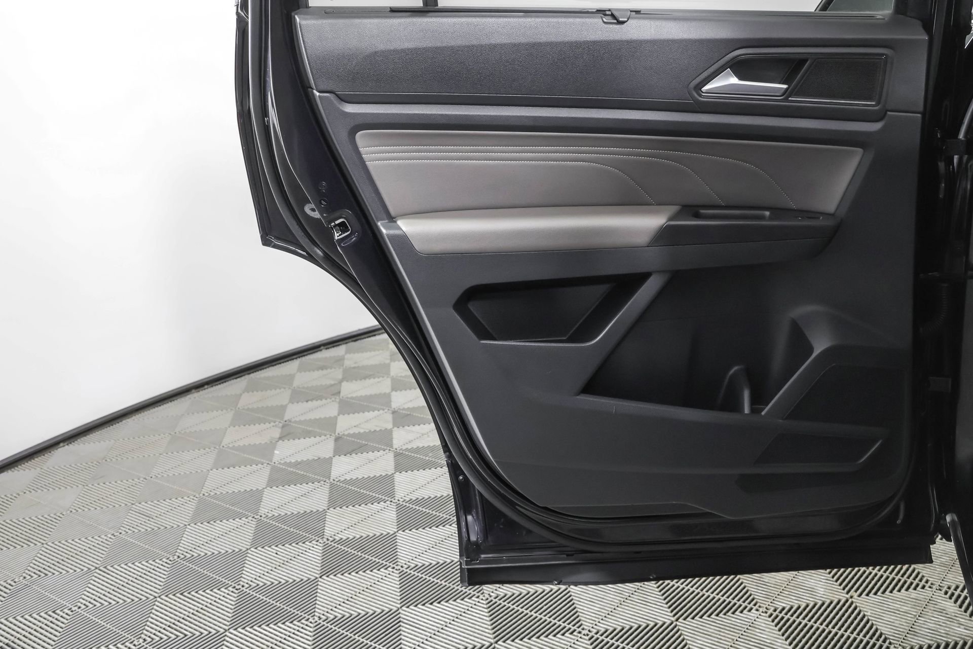 Used 2022 Volkswagen Atlas SE image 40