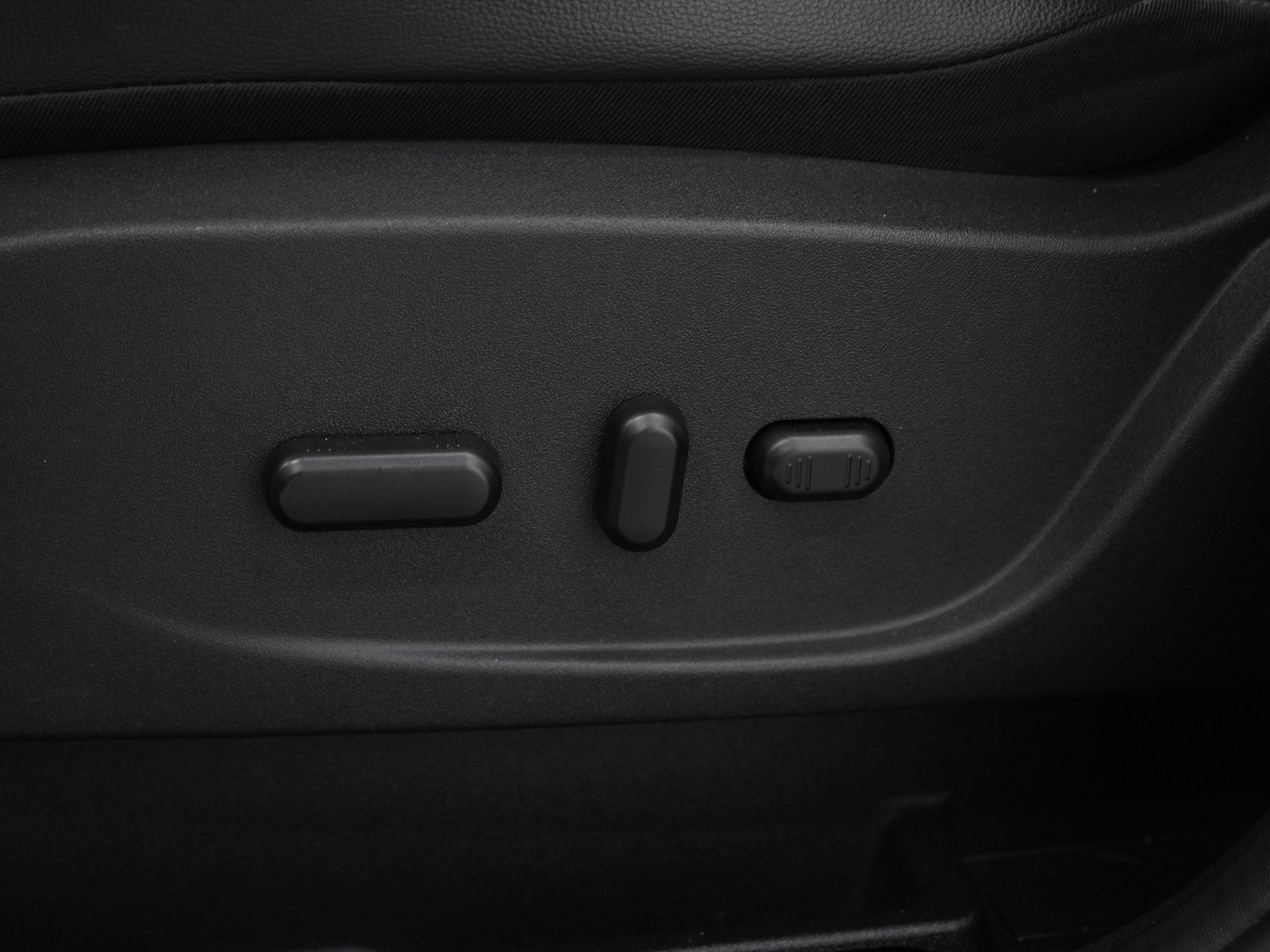 Used 2017 Ford C-MAX Titanium w/ Equipment Group 301A image 29