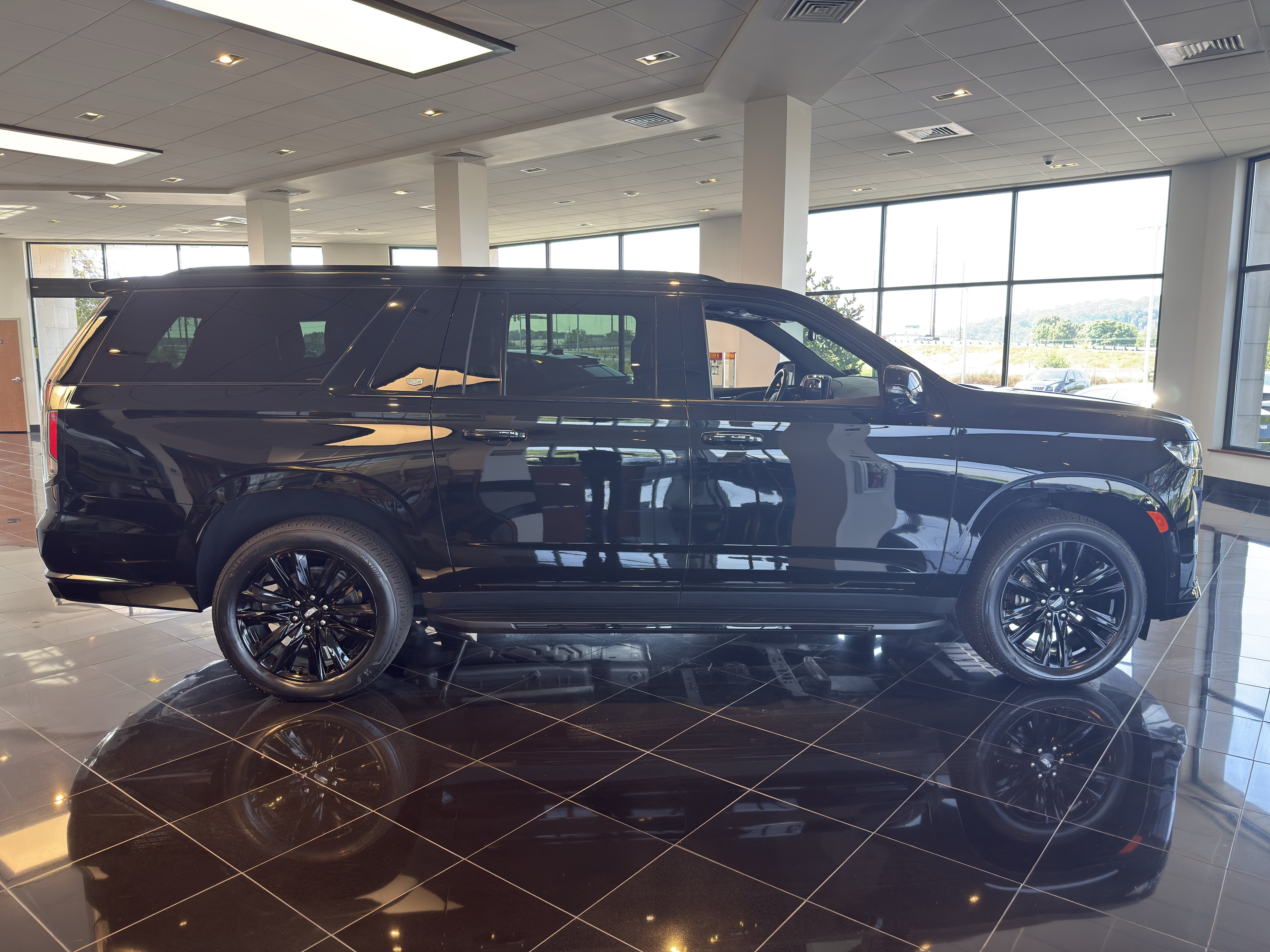 Certified 2022 Cadillac Escalade ESV Sport AWD/4WD image 9