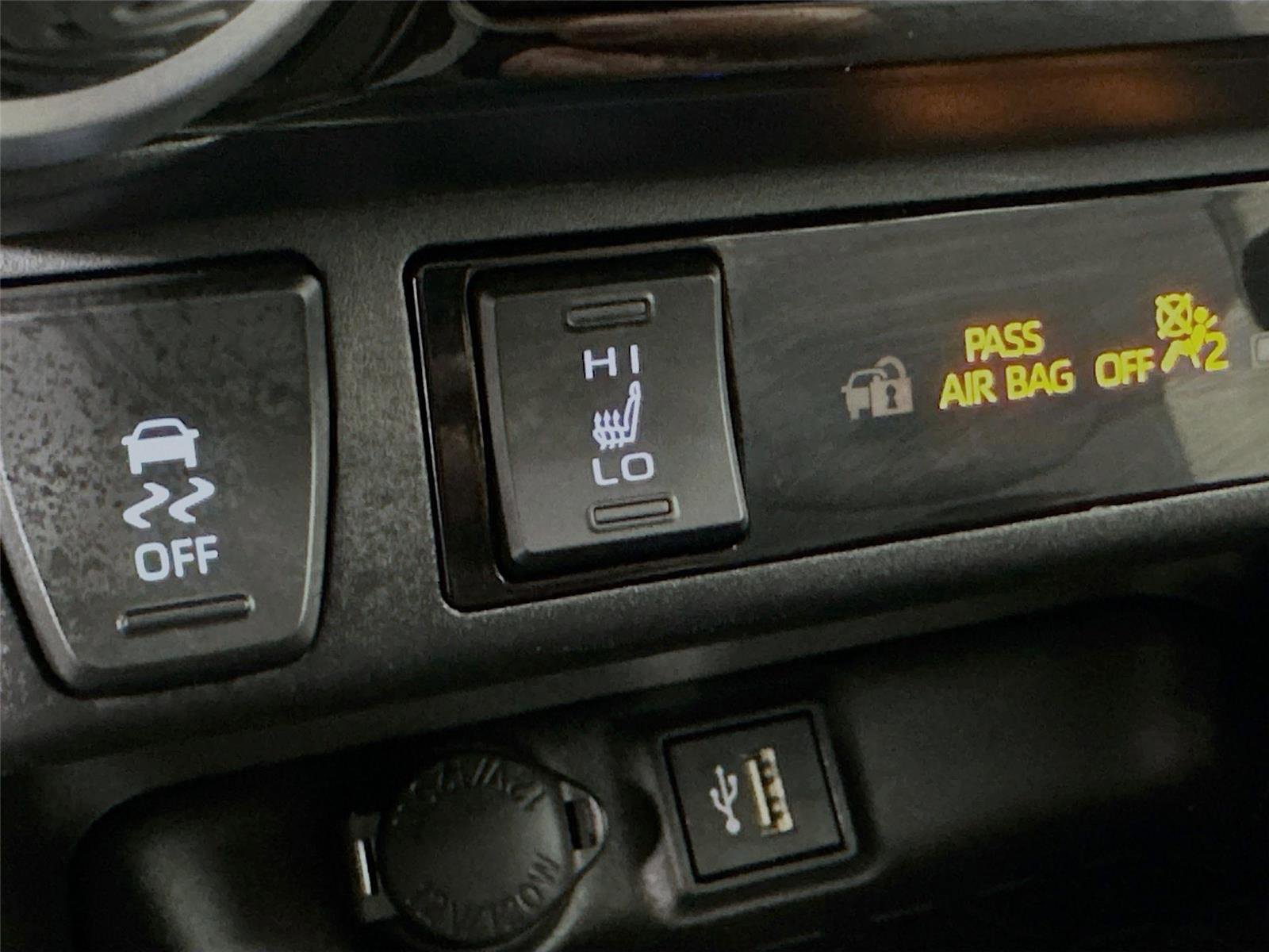 Used 2023 Toyota RAV4 XLE w/ Convenience Package AWD/4WD image 16