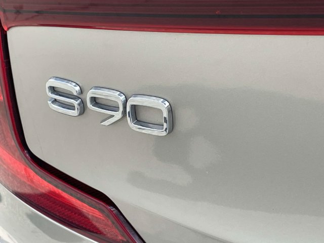 Used 2018 Volvo S90 T5 Momentum w/ Protection Package FWD image 9