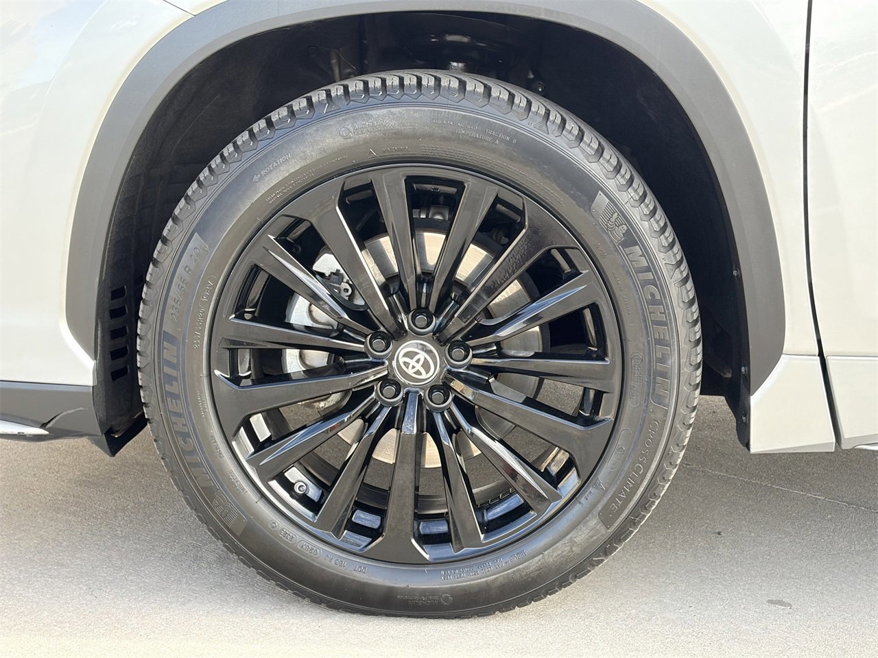 Used 2023 Toyota Highlander XSE image 9