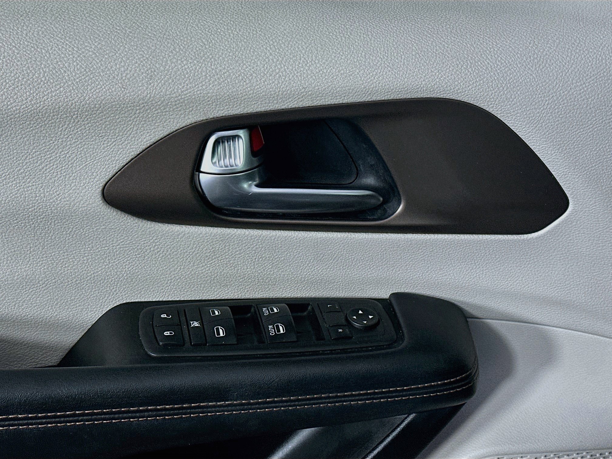 Used 2019 Chrysler Pacifica Touring-L FWD image 15