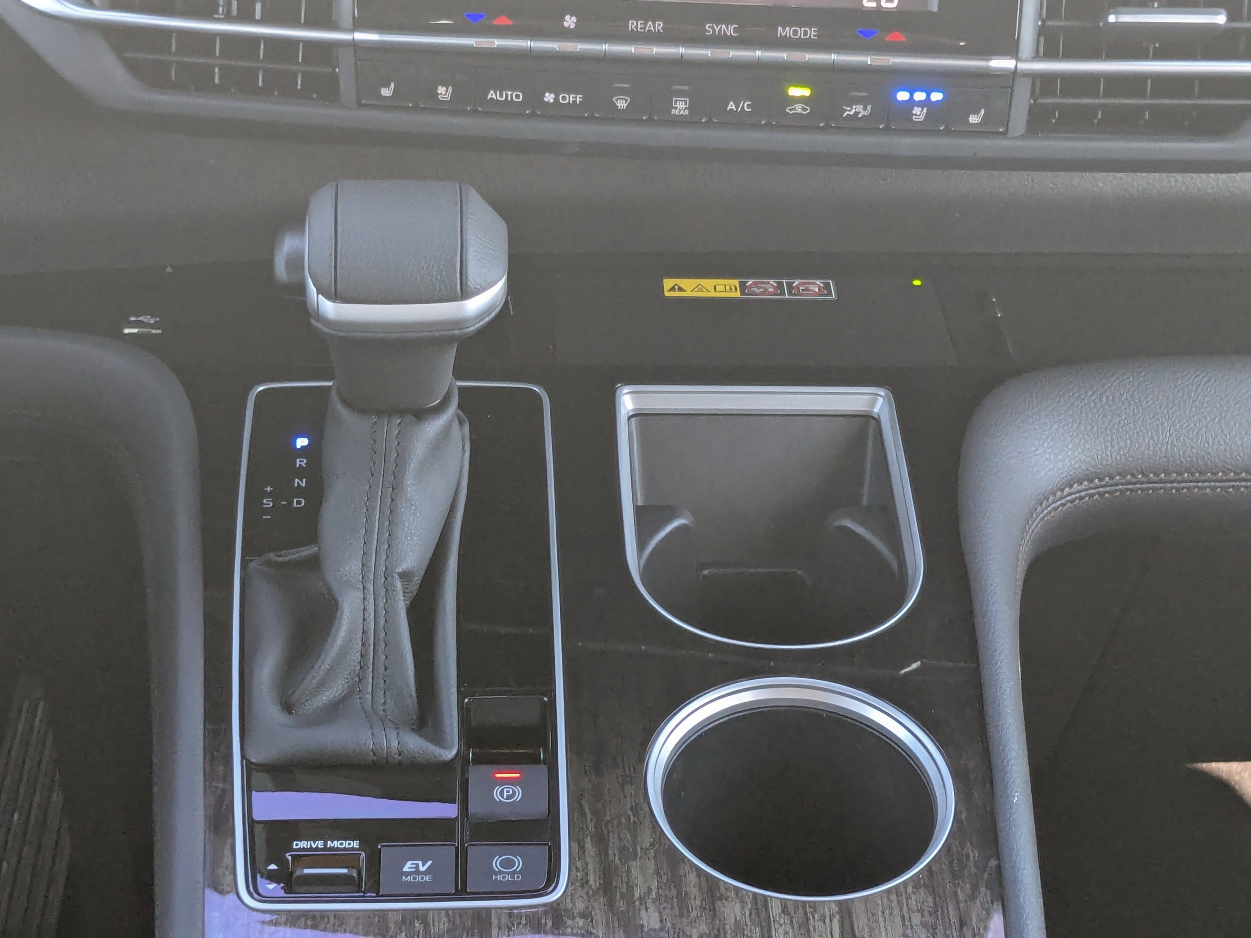 Used 2025 Toyota Sienna Platinum image 28