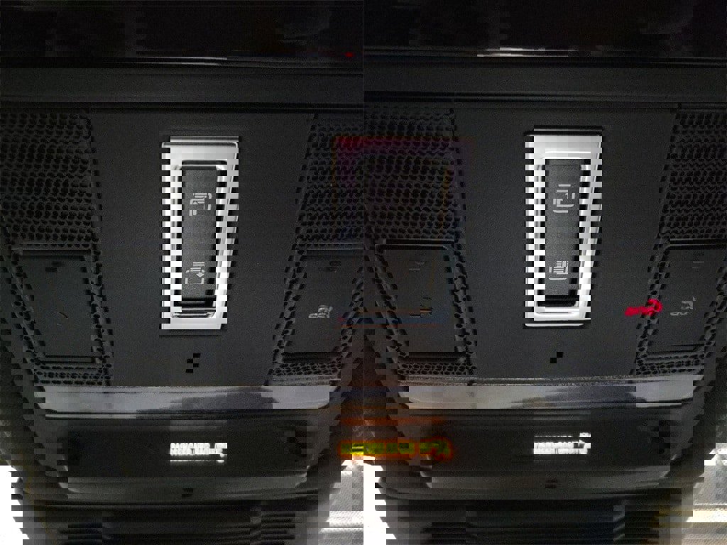 New 2025 Land Rover Discovery Sport Dynamic SE image 21