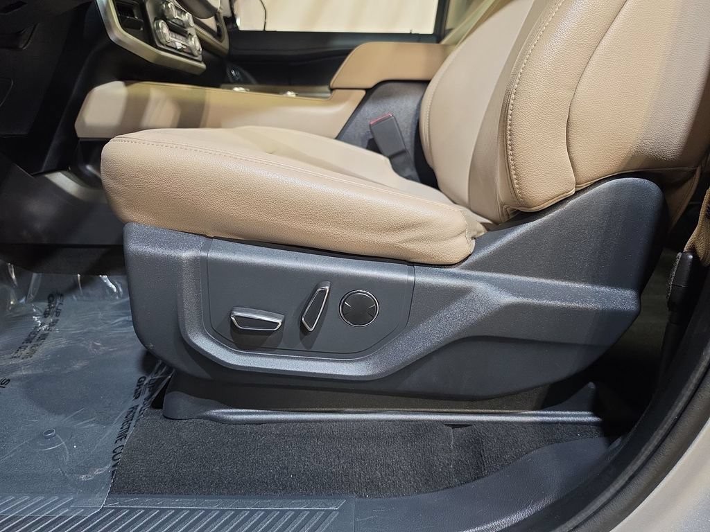Used 2024 Ford Expedition Max Limited AWD/4WD image 14